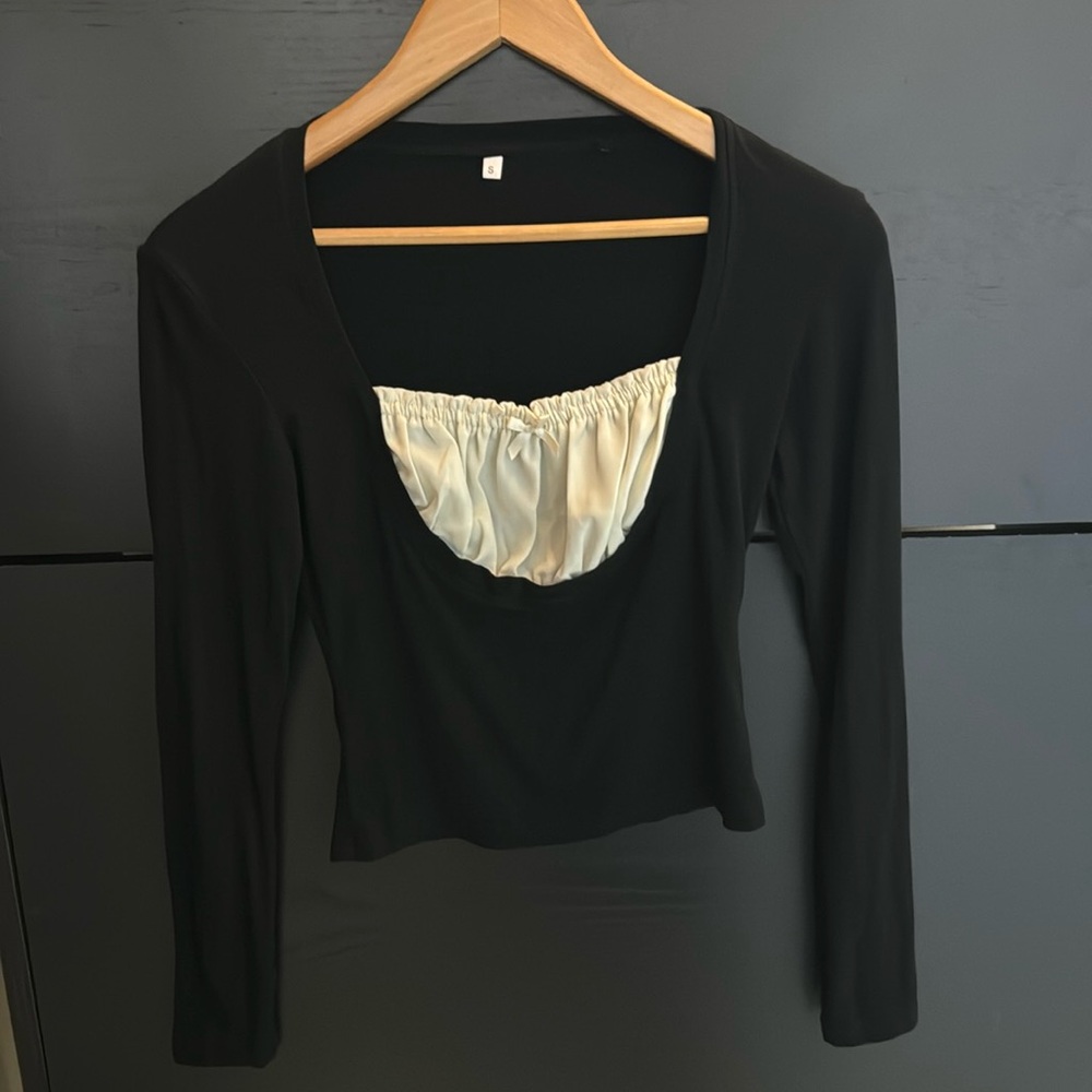 Hot Topic Black and White Blouse